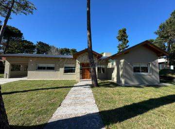 Casa · 158m² · 4 Ambientes · Casa en Venta en Zona Alamos - Pinamar