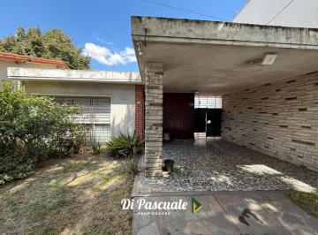 Casa · 100m² · 4 Ambientes · 2 Cocheras · Venta Casa con Dependencia, Patio, Quincho, Galería, Parrilla y Cochera - Moreno Norte