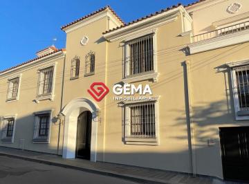 Casa · 698m² · 10 Ambientes · 3 Cocheras · Exclusiva Casa en Pasaje San Lorenzo Al 100