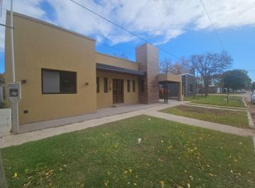 Casa · 76m² · 4 Ambientes · 1 Cochera · Casa Se Vende San Jeronimo Sud