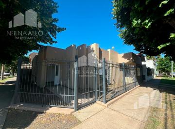 Casa · 106m² · 4 Ambientes · 1 Cochera · Venta Casa 4 Amb en Castelar Norte Reciclada a Nuevo Apto Credito