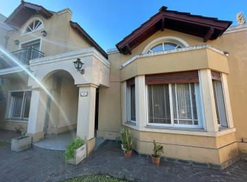 Casa · 269m² · 5 Ambientes · 2 Cocheras · Chalet 5 Ambientes en Venta en Ituzaingo