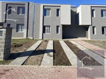 Casa · 104m² · 5 Ambientes · 2 Cocheras · Casa en Duplex en Venta, Decs Tortugas, Garin, Escobar.