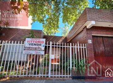 Casa · 265m² · 3 Ambientes · 1 Cochera · Venta Casa 3 Ambientes Moron Sur
