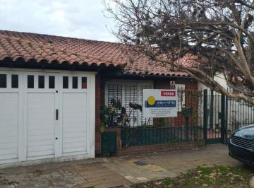 Casa de 4 ambientes, Lomas de Zamora · Amplio Chalet 4 Ambientes - Banfield