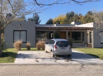 Casa · 148m² · 4 Ambientes · 1 Cochera · Casa - Antartida Argentina