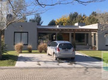 Casa · 148m² · 4 Ambientes · 1 Cochera · Casa - Antartida Argentina