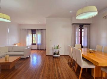 Casa · 240m² · 5 Ambientes · 1 Cochera · Casa 5 Ambientes en Ramos Mejia a La Venta.