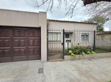 Casa · 82m² · 3 Ambientes · 1 Cochera · Casa con Garage y Fondo (Apta Credito)