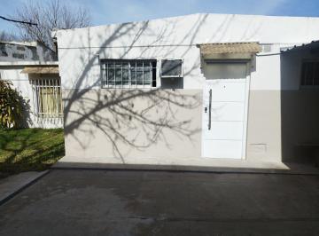 Casa · 90m² · 5 Ambientes · Casa Centro de Manzana en Bouchard