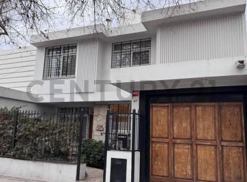 Casa · 220m² · 5 Dormitorios · 2 Cocheras · Casa en Venta en B Bombal