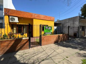 Casa · 130m² · 4 Ambientes · Casa 3 Ambientes y Departamento - Merlo Centro