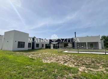 Casa · 237m² · 5 Ambientes · 1 Cochera · Propiedad en Everlinks de 5 Ambientes