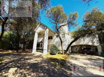 Casa · 480m² · 12 Ambientes · 3 Cocheras · Casa Exclusiva en Las Delicias con Vista Al Golf