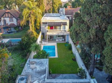 Casa · 375m² · 5 Ambientes · 2 Cocheras · Casa en Banfield Oeste