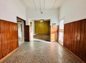 Casa · 98m² · 2 Ambientes · 1 Cochera · Casa 1 Dormitorio con Cochera Ludueña - Rosario.
