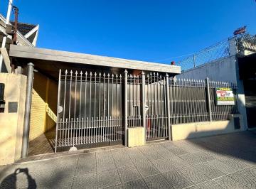Casa · 180m² · 4 Ambientes · 1 Cochera · Casa en Temperley Este