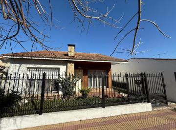Casa · 130m² · 3 Ambientes · 2 Cocheras · Impecable Casa en Venta