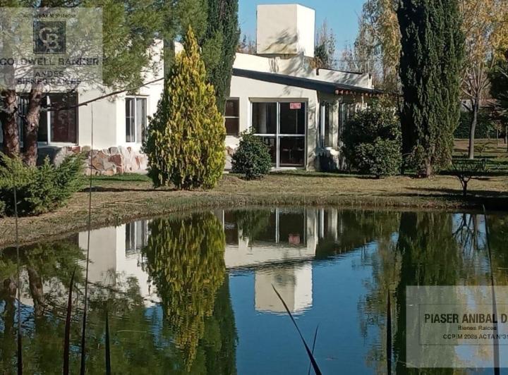 Quinta vacacional · 200m² · 8 Ambientes · 6 Cocheras