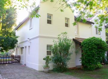Casa · 200m² · 4 Ambientes · Casa en Los Fresnos, Pilar