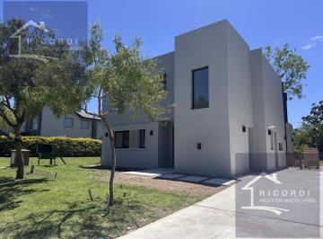 Casa · 190m² · 6 Ambientes · Casa en Santa Elisa, Pilar del Este.