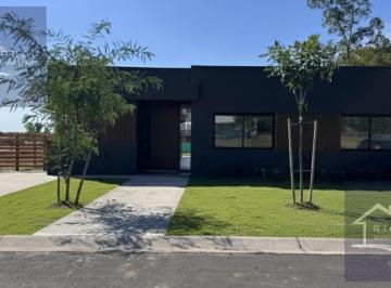 Casa · 140m² · 4 Ambientes · Casa 4 Ambientes en Santa Sofia, Pilar del Este