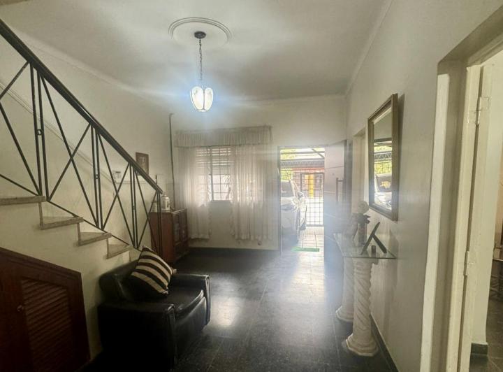 Casa · 250m² · 4 Dormitorios · 2 Cocheras