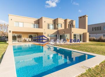 Casa · 450m² · 6 Ambientes · 3 Cocheras · Casa en Venta en Country Terravista General Rodriguez