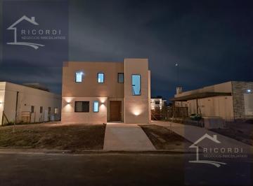 Casa · 160m² · 4 Ambientes · Casa en Santa Elisa, Pilar del Este.
