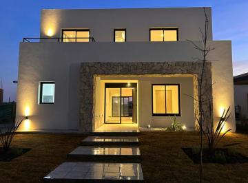 Casa · 18149m² · 5 Ambientes · 2 Cocheras · Casa - San Pablo