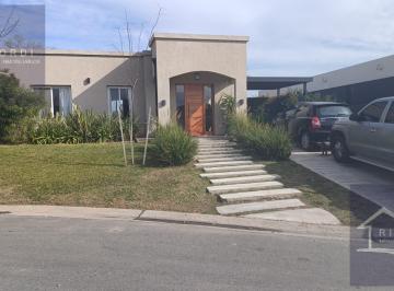 Casa · 150m² · 3 Dormitorios · 1 Cochera · Casa en Pilar del Este, Santa Elena