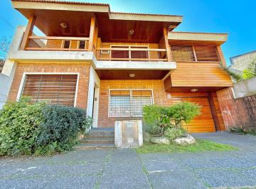 Casa · 304m² · 5 Ambientes · 2 Cocheras · Casa en Castelar Norte