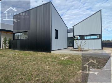 Casa · 140m² · 4 Ambientes · Casa en Santa Elena, Pilar del Este.