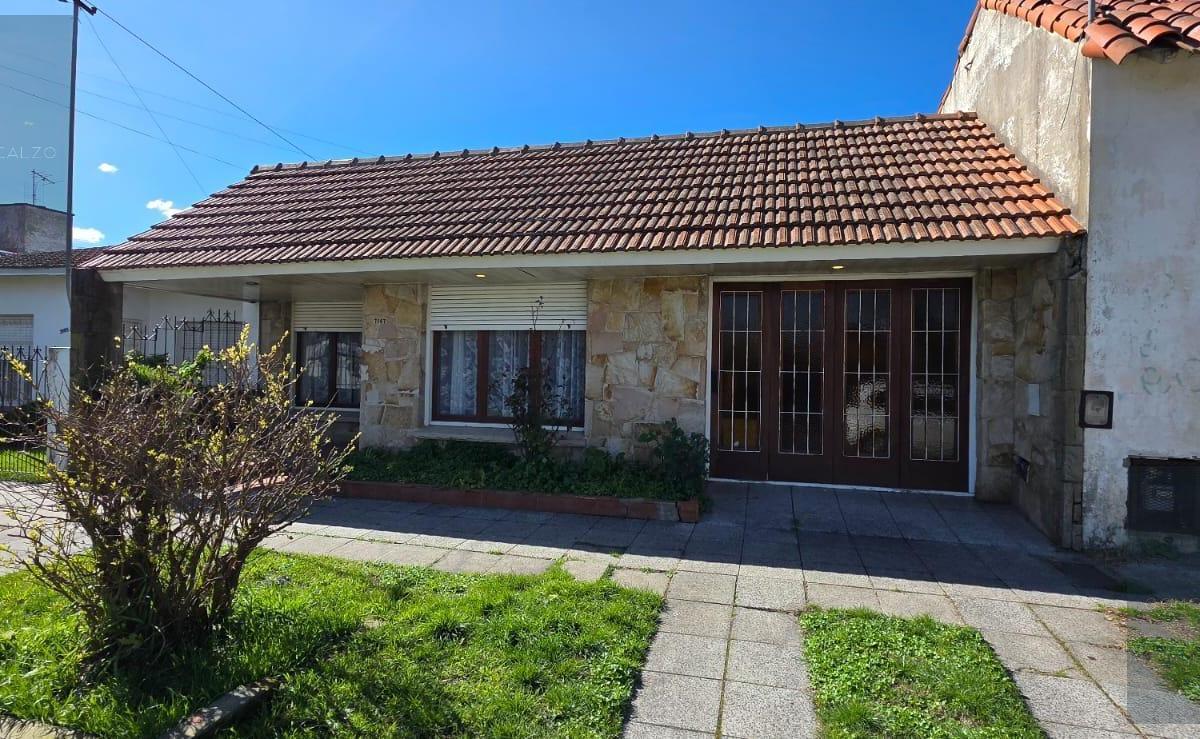 Casa 5 amb, 250m² en lote de 10x43 — Peralta Ramos