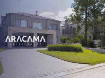 Casa · 380m² · 5 Ambientes · 2 Cocheras · Casa en Venta en Saint Thomas Este Oeste - Canning
