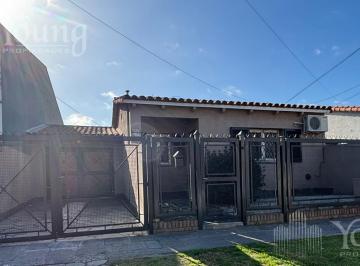 Casa · 180m² · 4 Ambientes · 3 Cocheras · Casa en Quilmes Oeste