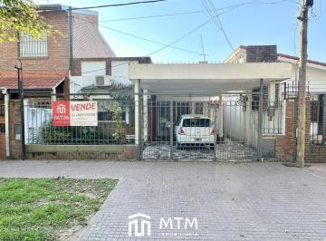 Casa · 186m² · 4 Dormitorios · 1 Cochera · Casa en Venta Rosario, Alberdi.