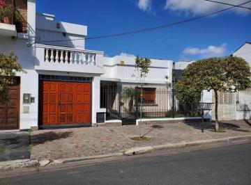 Casa de 4 ambientes, La Matanza · Ramos Mejía Sur - Excelente Casa 4 Amb con Fondo Libre