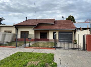 Casa · 320m² · 4 Ambientes · 2 Cocheras · Casa en Ezeiza, 25 de Mayo 818