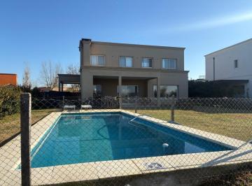 Casa · 200m² · 6 Ambientes · 5 Cocheras · Venta Casa en El Cantón - Norte a La Laguna 6 Ambientes