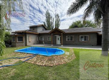 Casa · 160m² · 5 Ambientes · 1 Cochera · Casa en Cañuelas, Calle de La Rossa 875