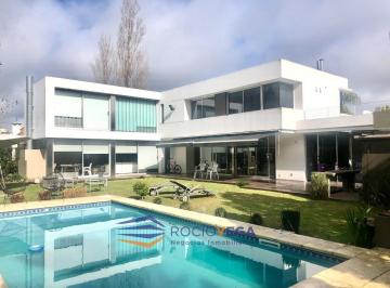 Casa · 280m² · 6 Ambientes · Casa en Venta en Campos de Alvarez, Moreno