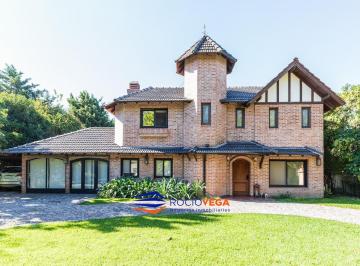Casa · 250m² · 4 Ambientes · 2 Cocheras · Casa en Venta en Campos de Alvarez Moreno