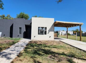 Casa · 153m² · 6 Ambientes · 1 Cochera · Casa en Venta en Santa Emilia, Pilar del Este