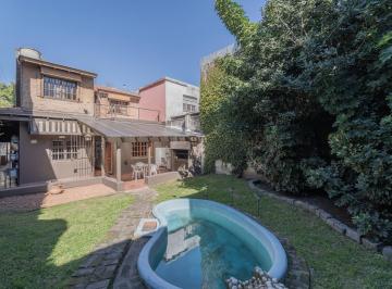 Casa · 250m² · 5 Ambientes · 1 Cochera · Casa de 5 Ambientes - Jardín y Cochera - Saavedra