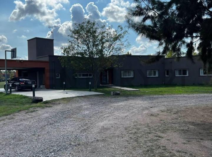 Casa · 300m² · 5 Ambientes · 1 Cochera