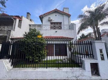 Casa · 270m² · 5 Ambientes · 3 Cocheras · Chalet 5 Ambientes Venta Ramos Mejia