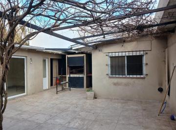 Casa · 110m² · 4 Ambientes · 1 Cochera · Casa en Alquiler 2 Dorm.