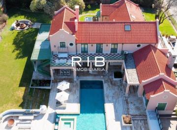 Casa de 5 ambientes, Pilar · Exclusiva Propiedad Estilo Italiano Sobre 3140 m²