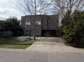 Casa · 180m² · 5 Ambientes · 1 Cochera · Casa en Venta en Sausalito, Pilar, G. B. a. Zona Norte